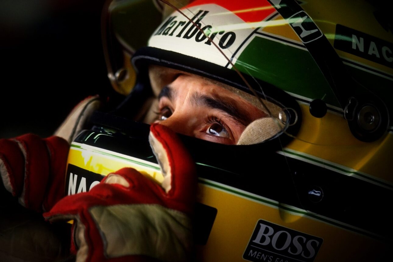 Ayrton Senna, antes do Grande Prêmio do Japão 1990 no circuito de Suzuka, no Japão. Crédito: Pascal Rondeau/Allsport