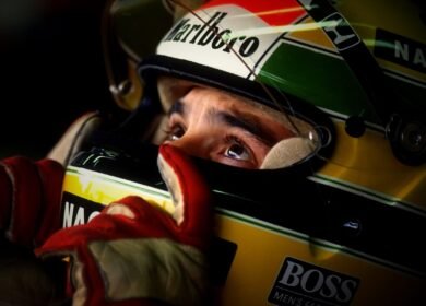 Ayrton Senna, antes do Grande Prêmio do Japão 1990 no circuito de Suzuka, no Japão. Crédito: Pascal Rondeau/Allsport