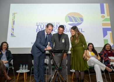 Itaipu assina com Ministério do Turismo Pacto contra exploração sexual de crianças e adolescentes.