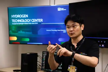 Foz do Iguaçu (PR), 17/07/2025 - Dan Yushin Miyaji,
 pesquisador do Centro de Tecnologias de Hidrogênio, no laboratório de hidrogênio verde, do Itaipu Parquetec. Foto: Tânia Rêgo/Agência Brasil