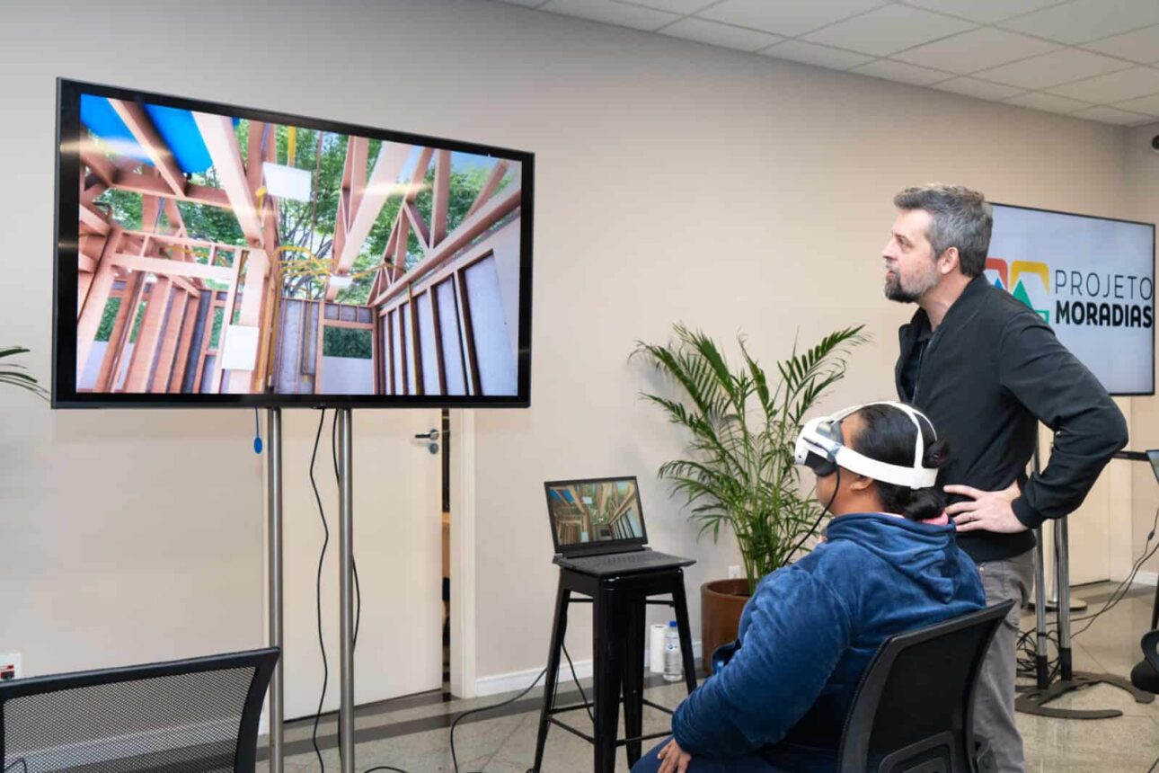 Com a ajuda da tecnologia 3D, futuros proprietários conhecem detalhes das casas do Projeto Moradias.