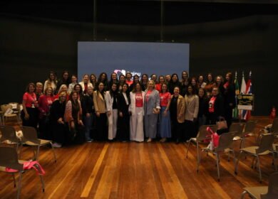 Força feminina do Itaipu Parquetec inspira público na ExpoMulher 2025, em Medianeira.