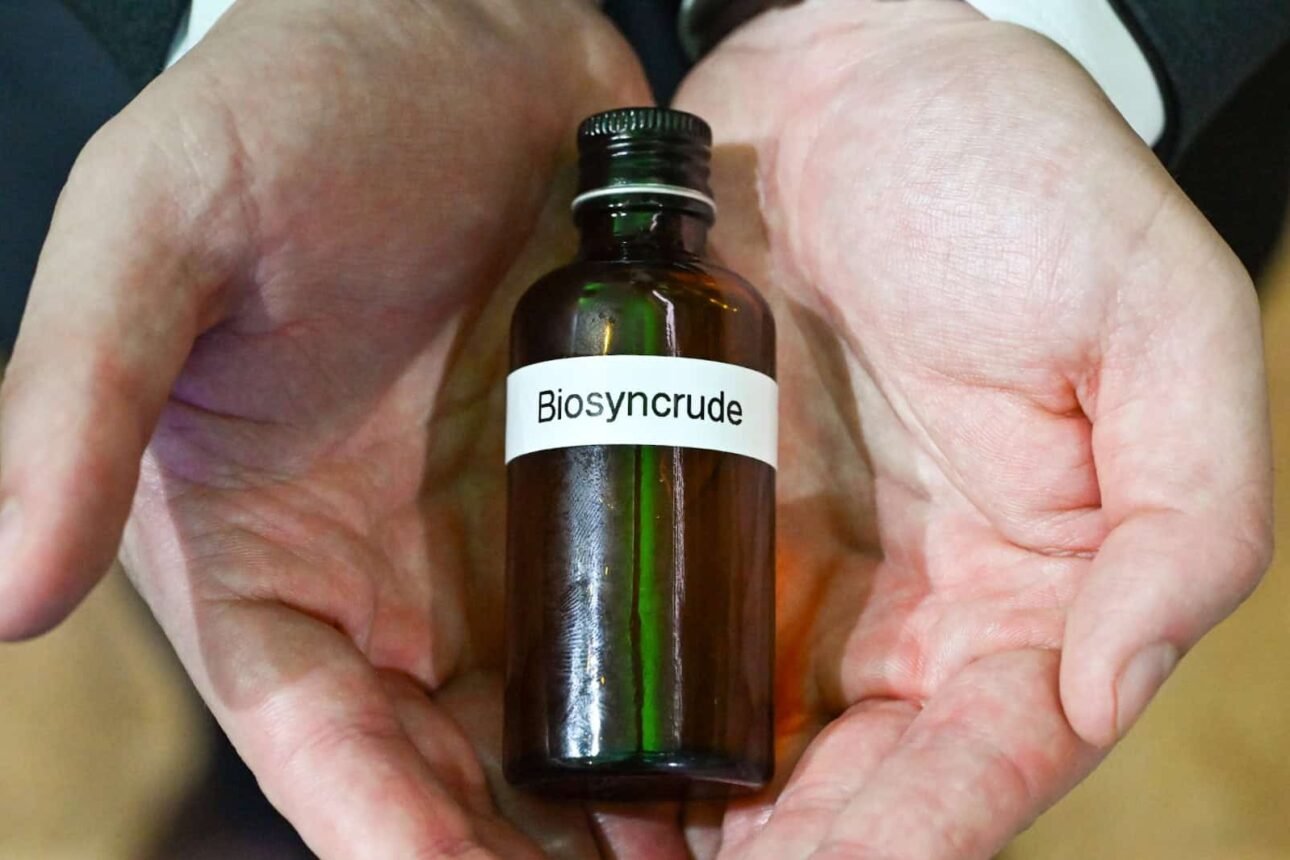 Na COP 30, Itaipu, CIBiogás e Itaipu Parquetec apresentam primeira amostra de bio-syncrude do Brasil.