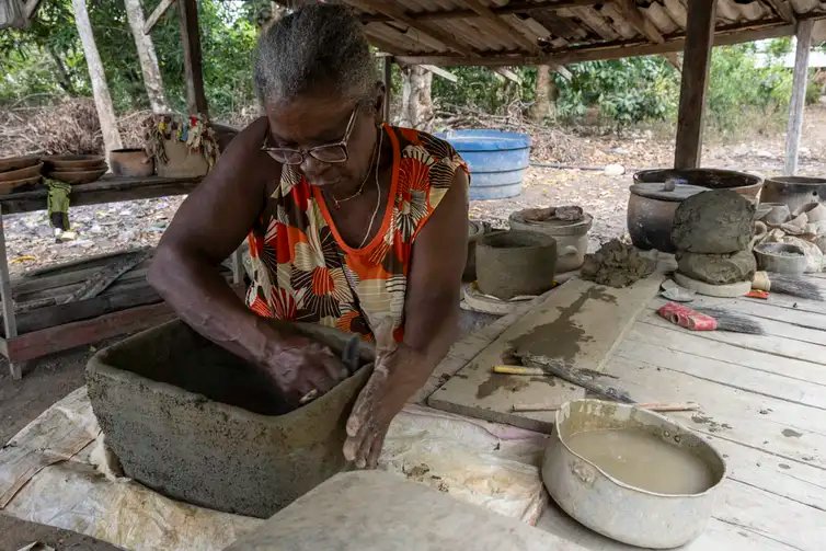 Macapá (AP), 10/08/2004 - 1ª exposição de louças de barro de Maruanum no Rio. Foto: Francisco Moreira da Costa/CNFCP