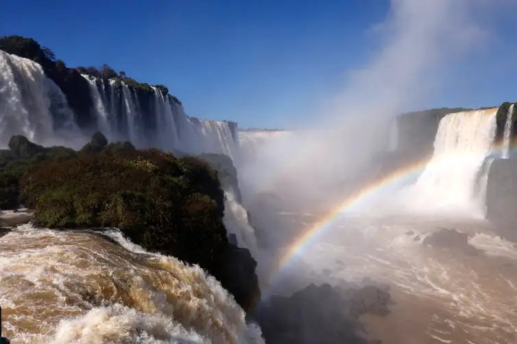 Foz do Iguaçu (PR), 19/07/2025 - Cataratas do Iguaçu, no Parque Nacional do Iguaçu. Conjunto de 275 quedas d'água localizadas na fronteira entre o Brasil e a Argentina, no Rio Iguaçu. Foto: Tânia Rêgo/Agência Brasil