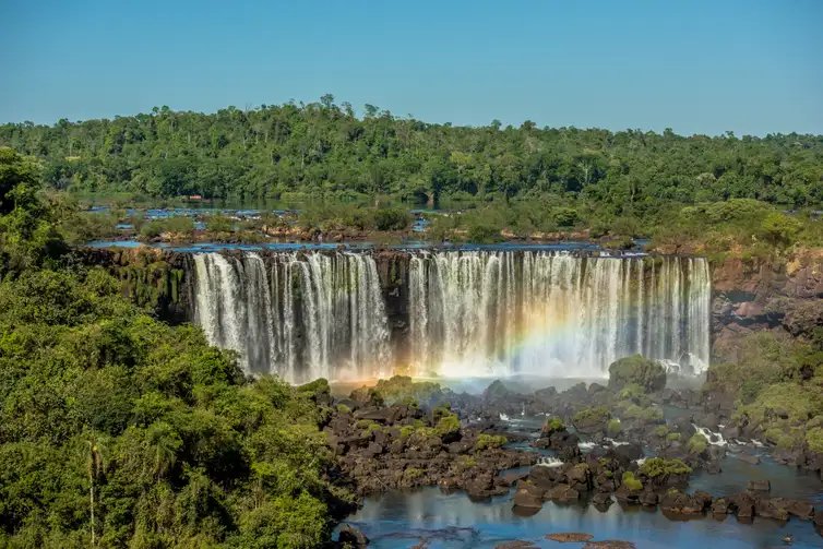 08/05/2026 - Visitação recorde em unidades de conservação injeta R$ 20 bilhões no PIB e gera mais de 332 mil empregos. Parque Nacional do Iguaçu. Cataratas do Iguaçu. Foto: Urbia Cataratas/ ICMBio